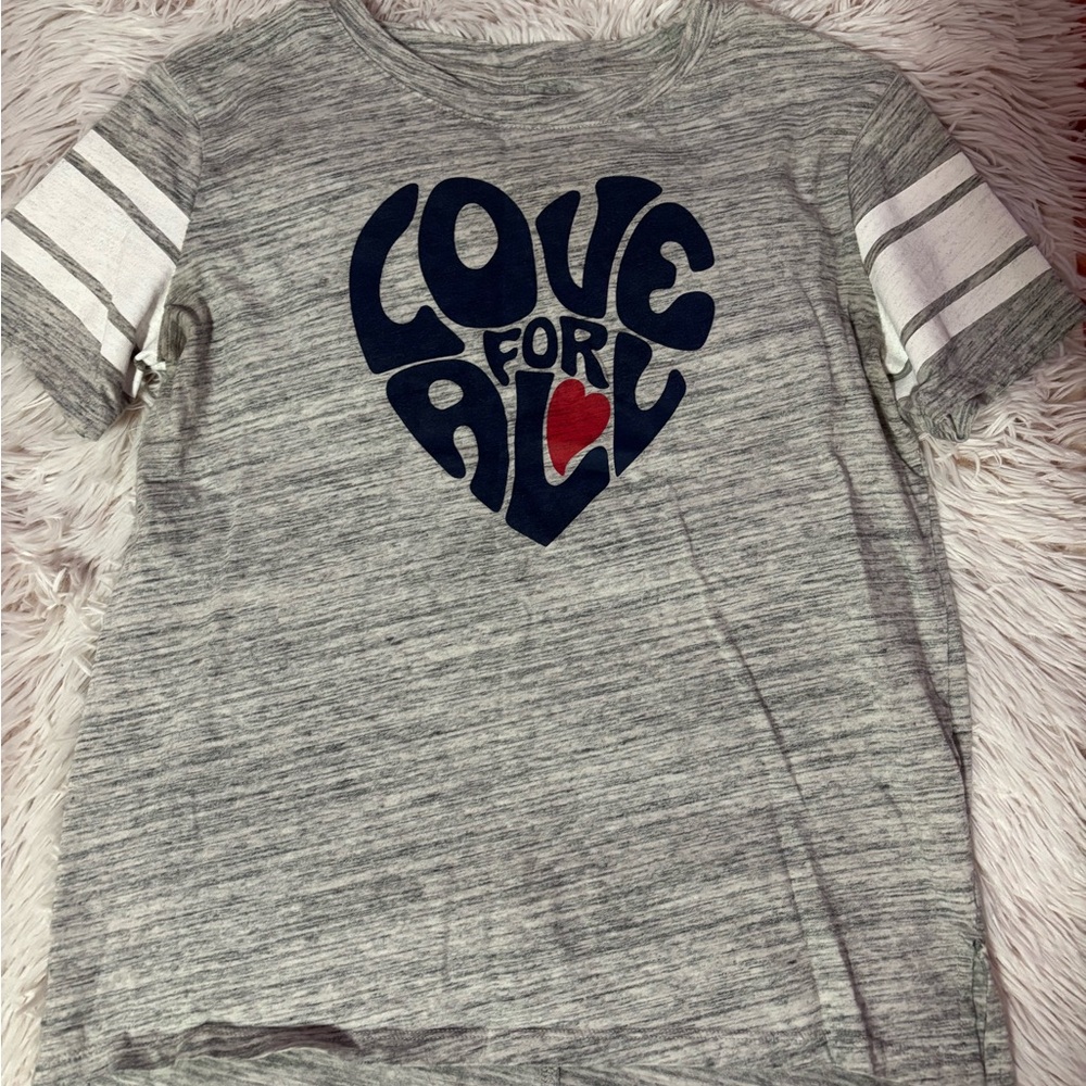 Old Navy Gray Heart Graphic T-Shirt
